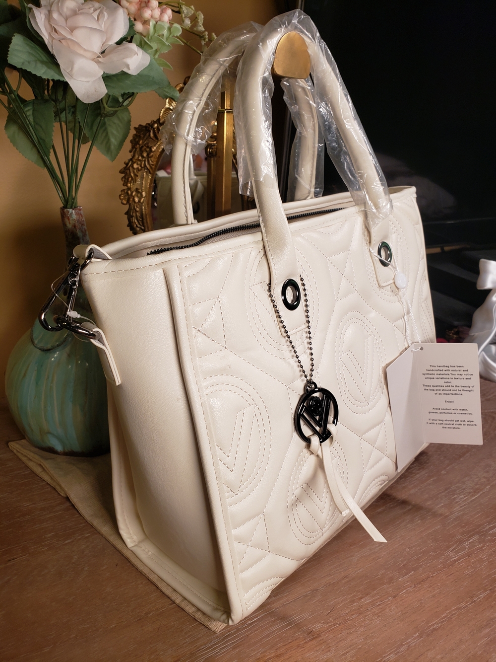 Valentino Orlandi Quilted Cream Tote w/ Pouch, Crossbody & Logo Charm NWT! $359 - Picture 9 of 14